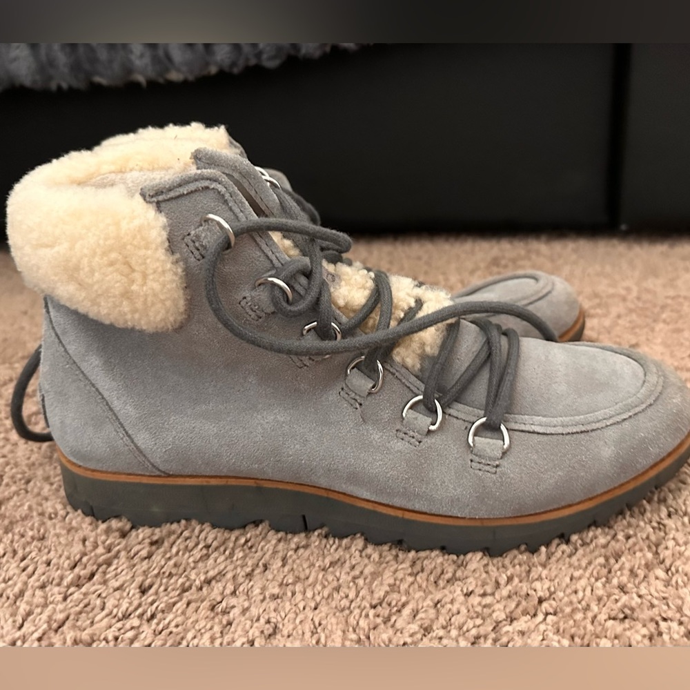 SOREL Grey Fuzzy boots